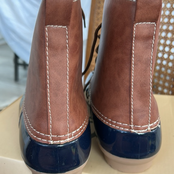 Yoki Dylan Navy Faux Leather 2 Tone Rubber Duck Boots Womens Size 7.5 - Picture 6 of 10